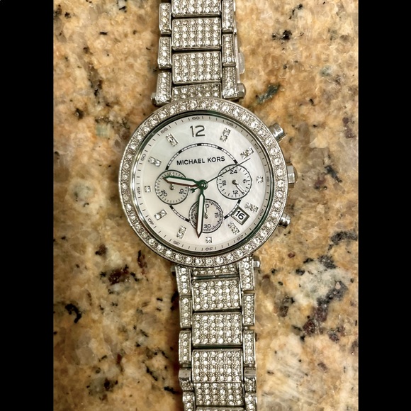 Women’s Michael Kors watch - Picture 1 of 3